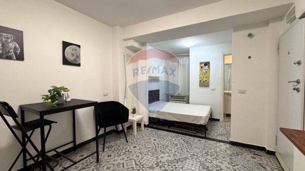 appartamento in vendita a Genova in zona Sottoripa / Maddalena / Molo