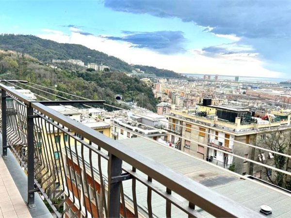 appartamento in vendita a Genova in zona Rivarolo