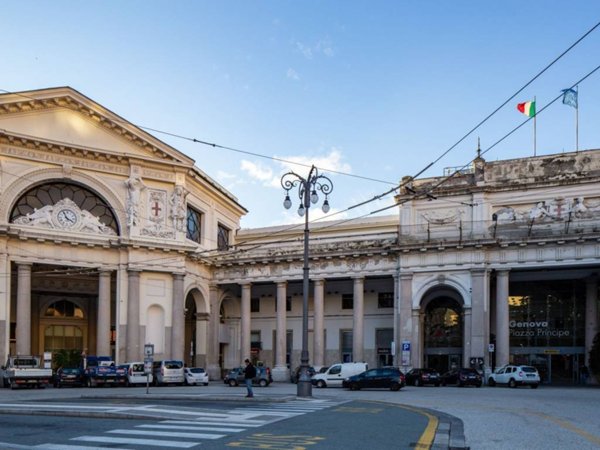 negozio in vendita a Genova in zona Lagaccio / Granarolo