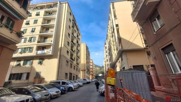 appartamento in vendita a Genova in zona Sestri Ponente
