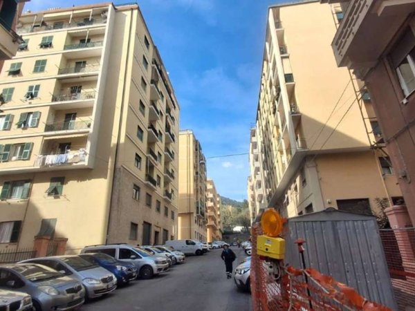 appartamento in vendita a Genova in zona Sestri Ponente