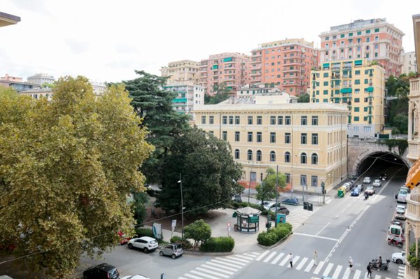esavano in vendita a Genova in zona Foce