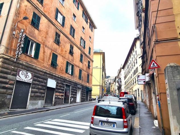 locale commerciale in vendita a Genova in zona Oregina