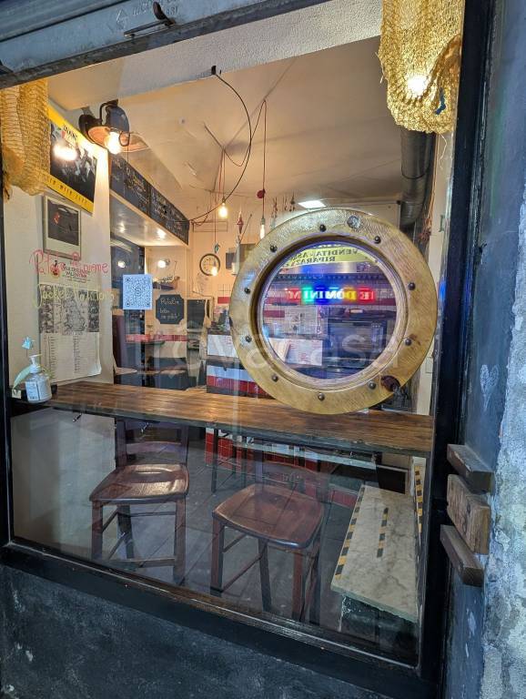 negozio in vendita a Genova in zona Sottoripa / Maddalena / Molo