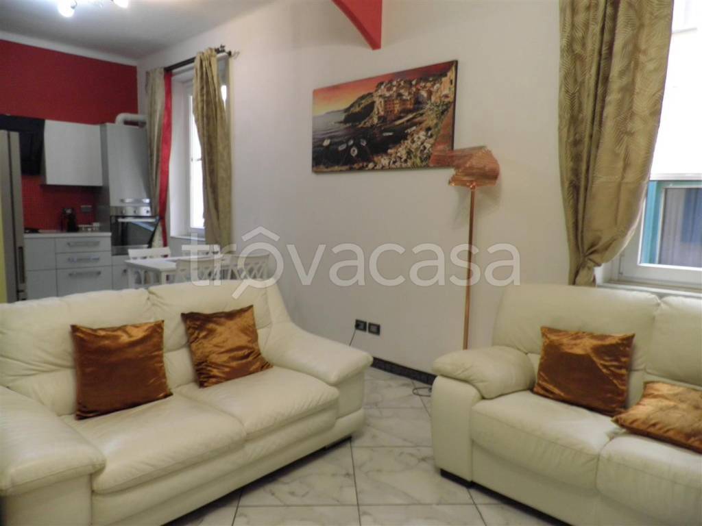 appartamento in vendita a Genova in zona Sottoripa / Maddalena / Molo
