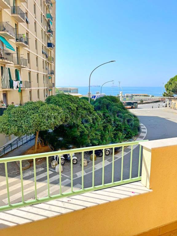 ufficio in vendita a Genova in zona Voltri