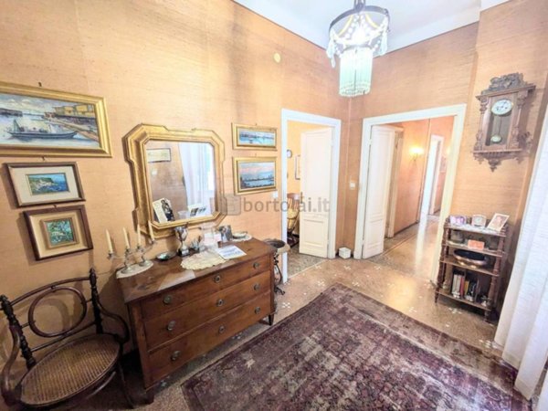 appartamento in vendita a Genova in zona Castelletto