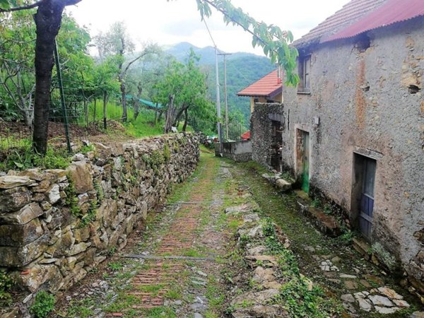 casa indipendente in vendita a Genova in zona Struppa