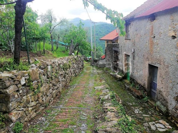 casa indipendente in vendita a Genova in zona Struppa
