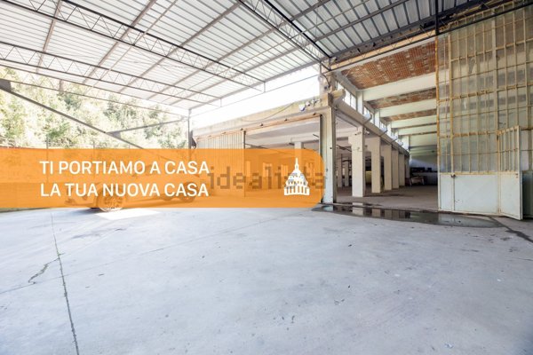 capannone in vendita a Genova in zona Molassana