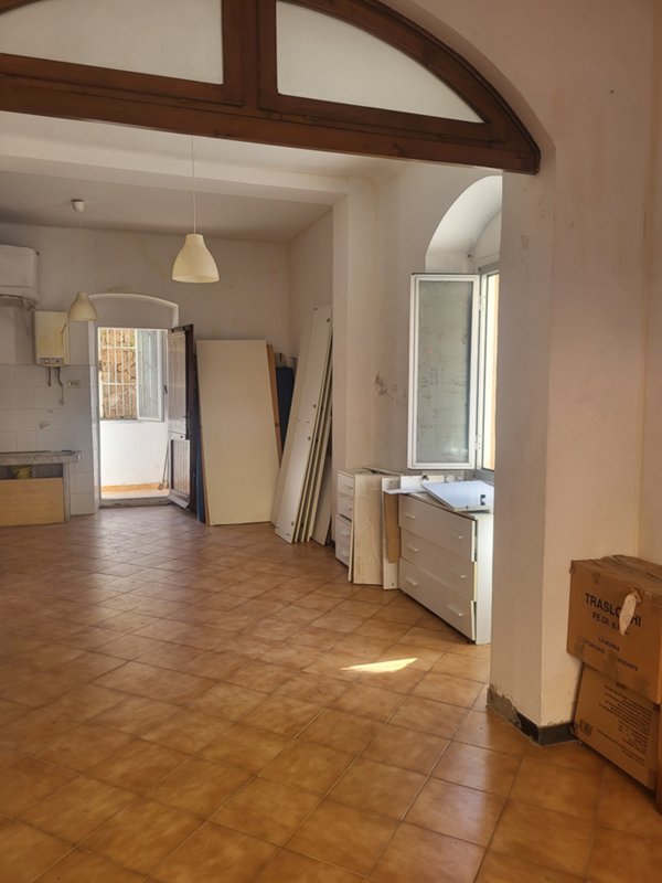 locale di sgombero in vendita a Genova