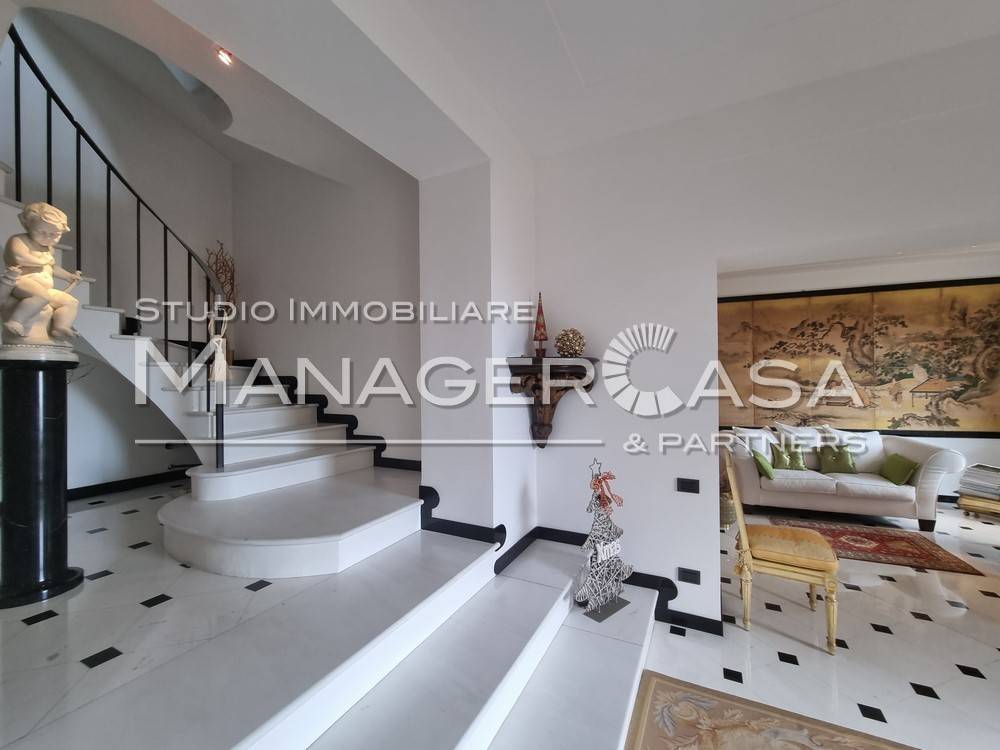 casa indipendente in vendita a Genova in zona Castelletto