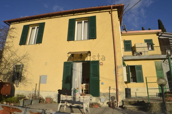 appartamento in vendita a Genova in zona Quezzi