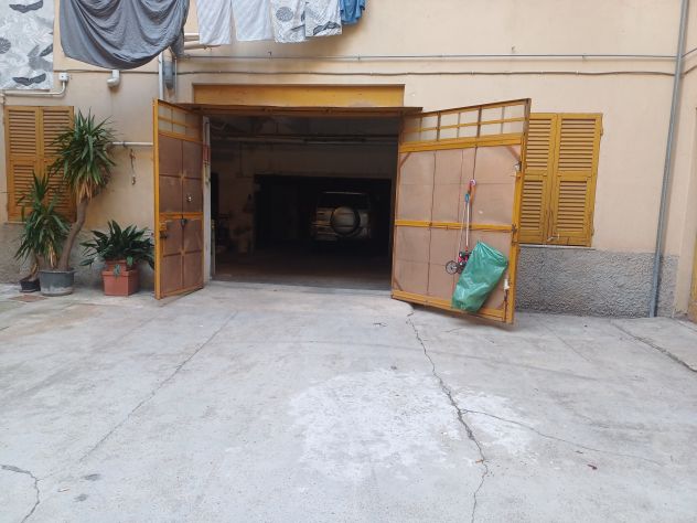 locale di sgombero in vendita a Genova in zona Sestri Ponente