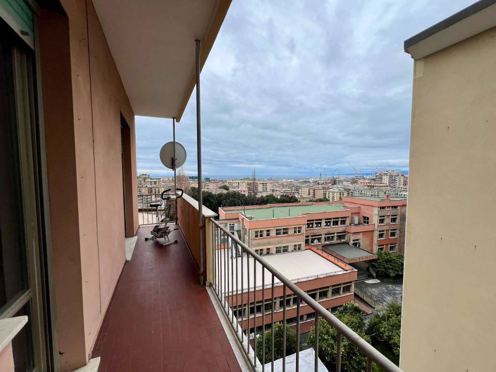 appartamento in vendita a Genova in zona Sestri Ponente