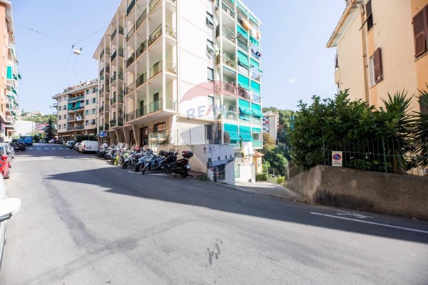 locale di sgombero in vendita a Genova in zona San Fruttuoso