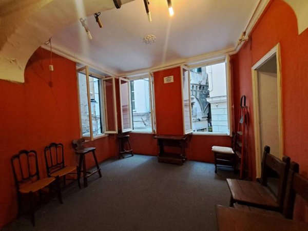 appartamento in vendita a Genova in zona Sottoripa / Maddalena / Molo