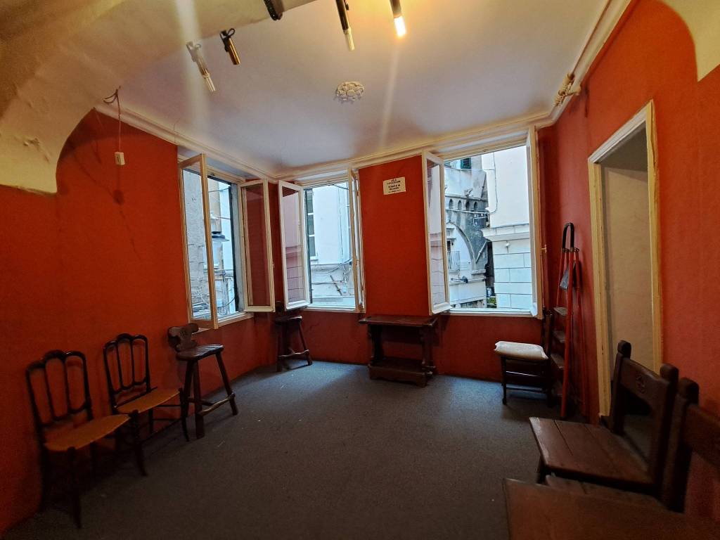 appartamento in vendita a Genova in zona Sottoripa / Maddalena / Molo