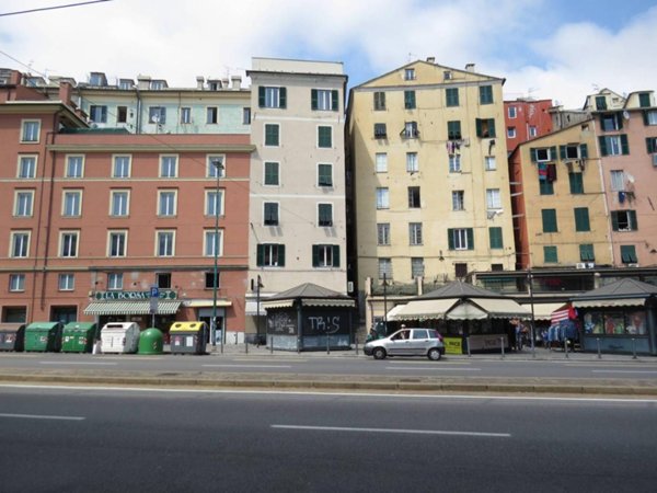 appartamento in vendita a Genova in zona Sottoripa / Maddalena / Molo