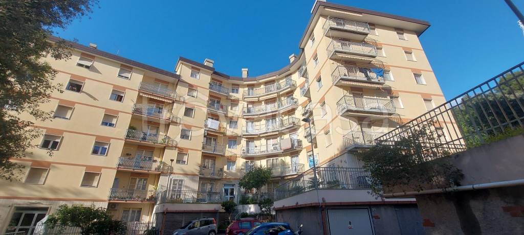 appartamento in vendita a Genova in zona Sestri Ponente