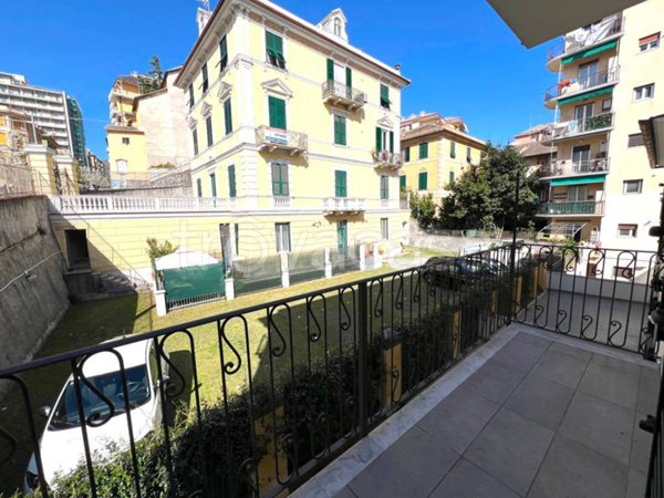 appartamento in vendita a Genova in zona Sestri Ponente