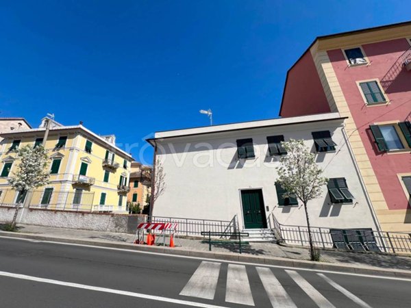 appartamento in vendita a Genova in zona Sestri Ponente