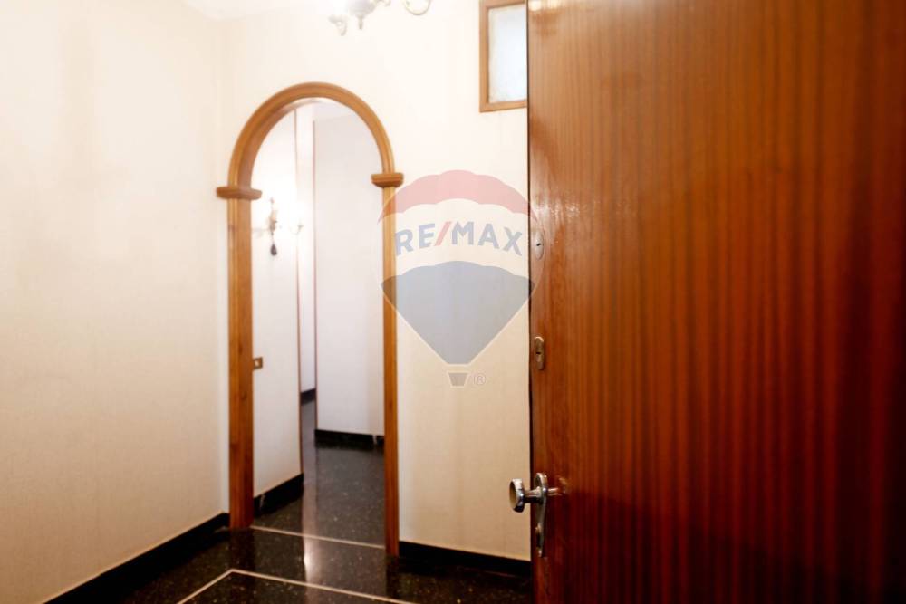 appartamento in vendita a Genova in zona Rivarolo