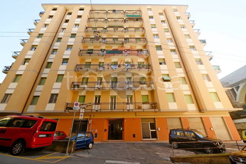 appartamento in vendita a Genova in zona Bolzaneto