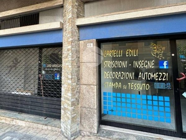 negozio in vendita a Genova in zona Sestri Ponente