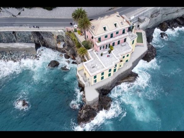 appartamento in vendita a Genova in zona Palmaro / Pra'