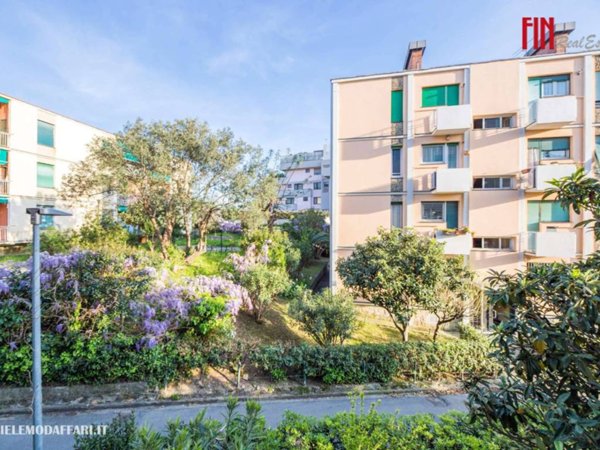 appartamento in vendita a Genova in zona Sturla
