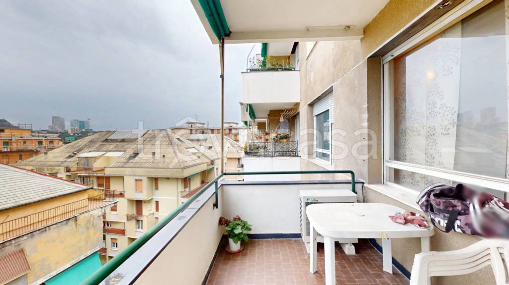 appartamento in vendita a Genova in zona Sestri Ponente