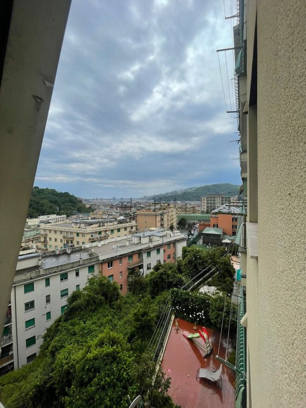 appartamento in vendita a Genova in zona Rivarolo