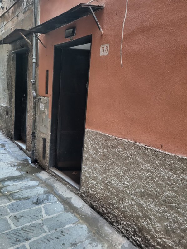 locale di sgombero in vendita a Genova in zona Centro Storico