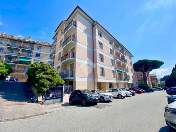 appartamento in vendita a Genova in zona Quarto dei Mille