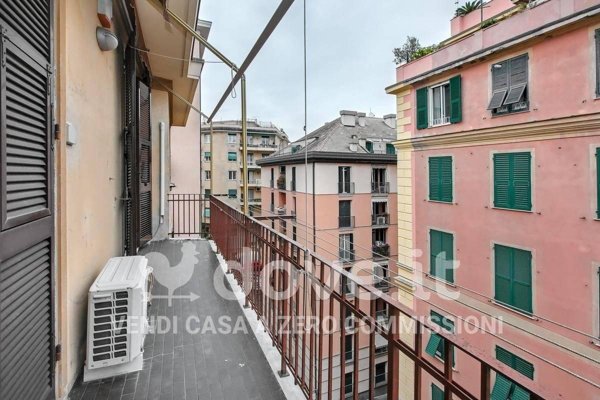 appartamento in vendita a Genova in zona Carignano