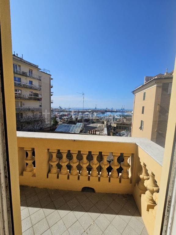 appartamento in vendita a Genova in zona Lagaccio / Granarolo