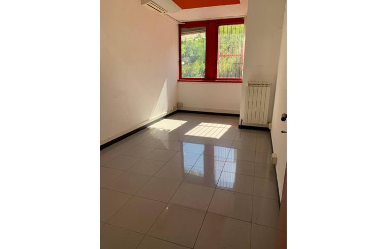 ufficio in vendita a Genova in zona Molassana