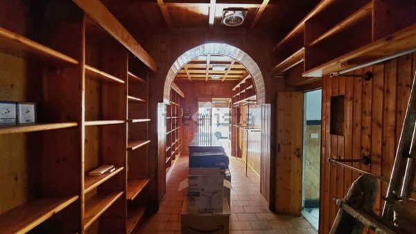 negozio in vendita a Genova in zona Cornigliano