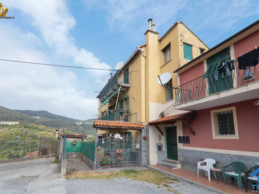 appartamento in vendita a Genova in zona Molassana