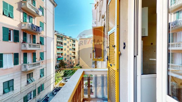 appartamento in vendita a Genova in zona Sestri Ponente