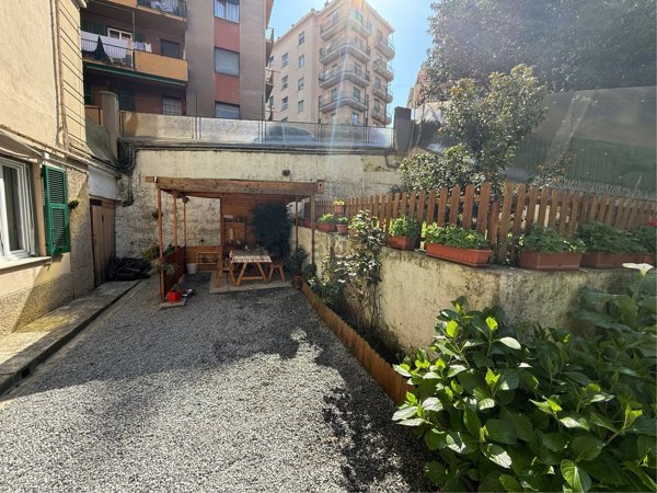 appartamento in vendita a Genova in zona Sestri Ponente