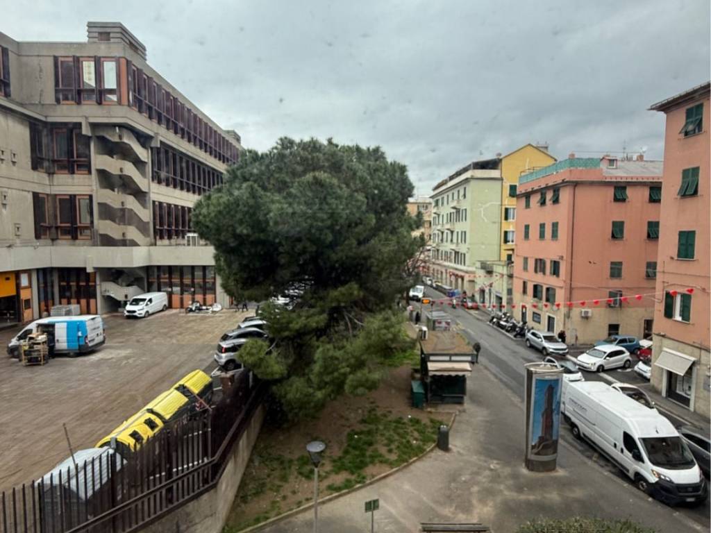 appartamento in vendita a Genova in zona Sestri Ponente