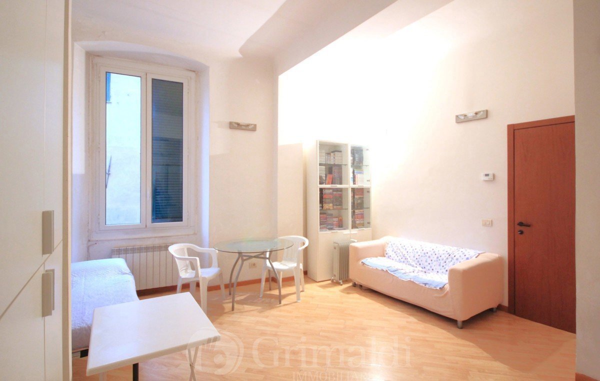 appartamento in vendita a Genova in zona Sottoripa / Maddalena / Molo