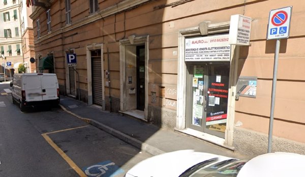 locale commerciale in vendita a Genova in zona Sampierdarena