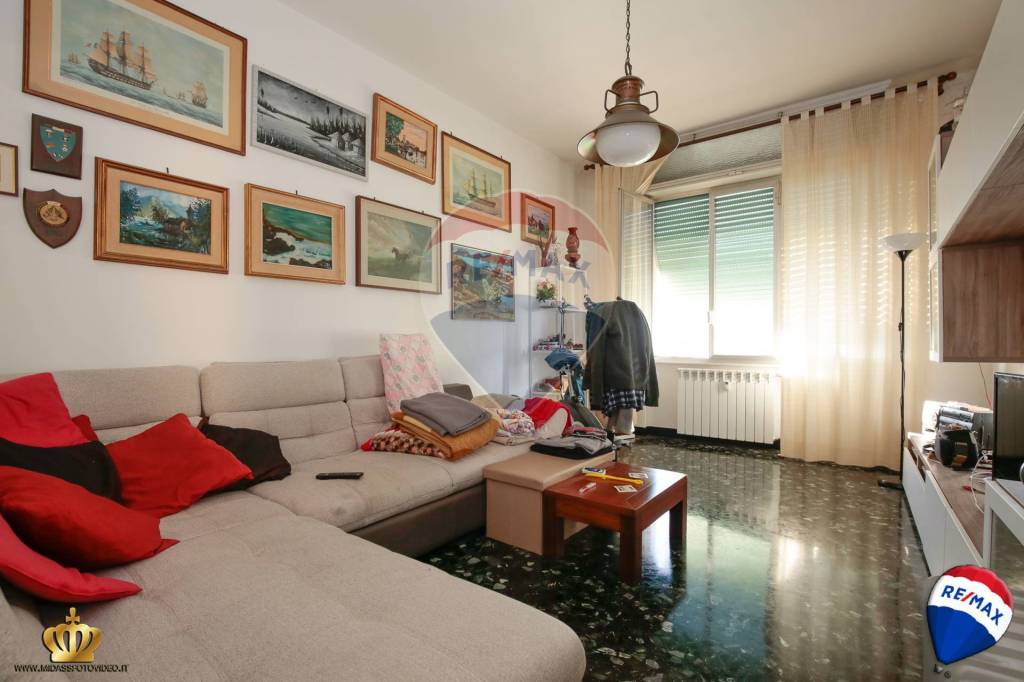 appartamento in vendita a Genova in zona Sestri Ponente