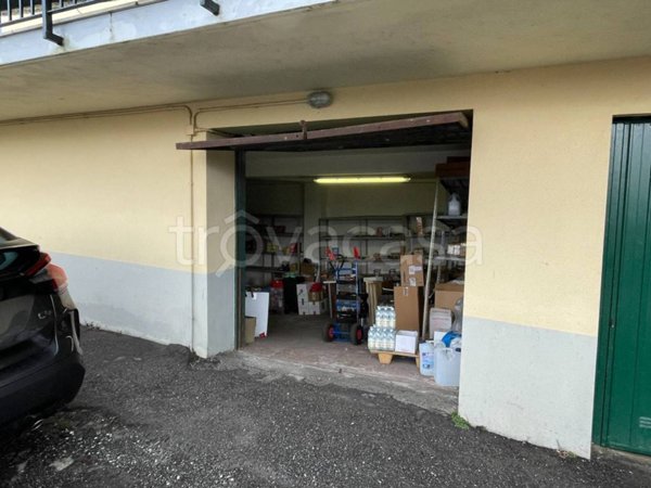 locale commerciale in vendita a Genova in zona Molassana