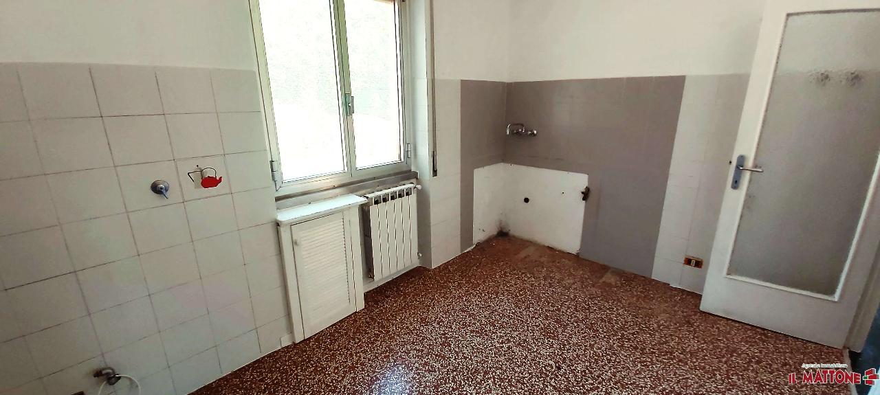 appartamento in vendita a Genova in zona Rivarolo