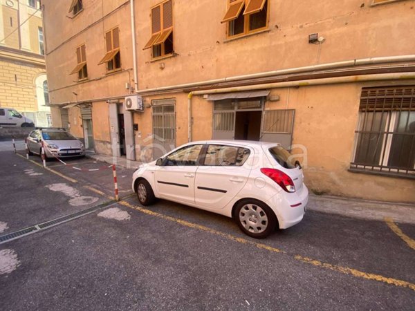 locale di sgombero in vendita a Genova in zona Foce