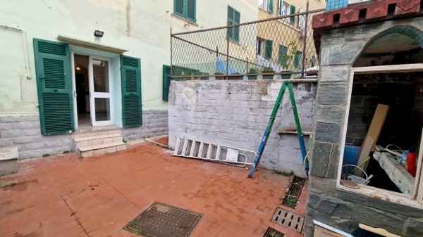 appartamento in vendita a Genova in zona Rivarolo